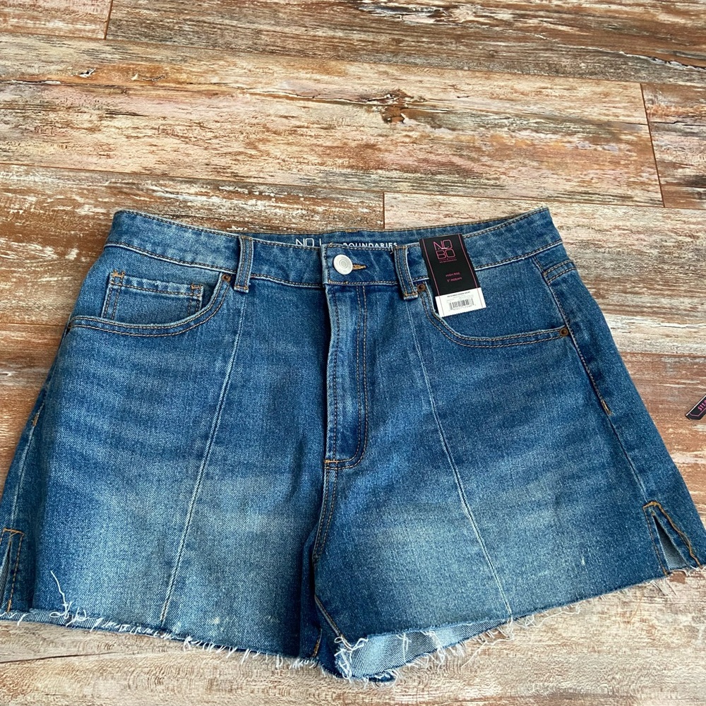 Denim cut off shorts. Juniors size 13. NWT - Picture 5 of 6